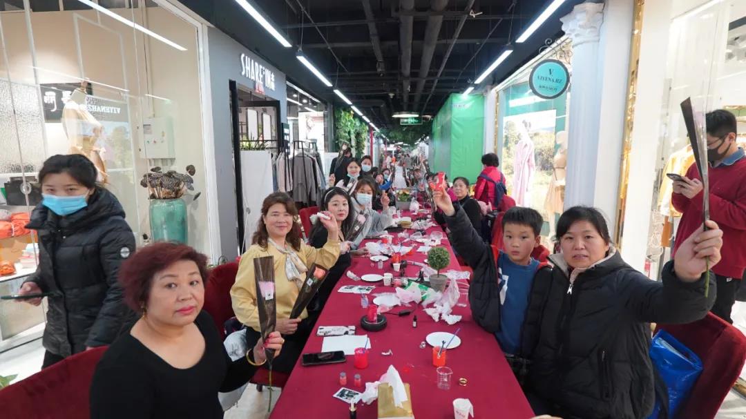 巧手女神，唇唇欲动 | 参与世贸口红DIY活动，将美丽带回家！
